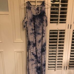 Cold shoulder maxi dress. Medium.